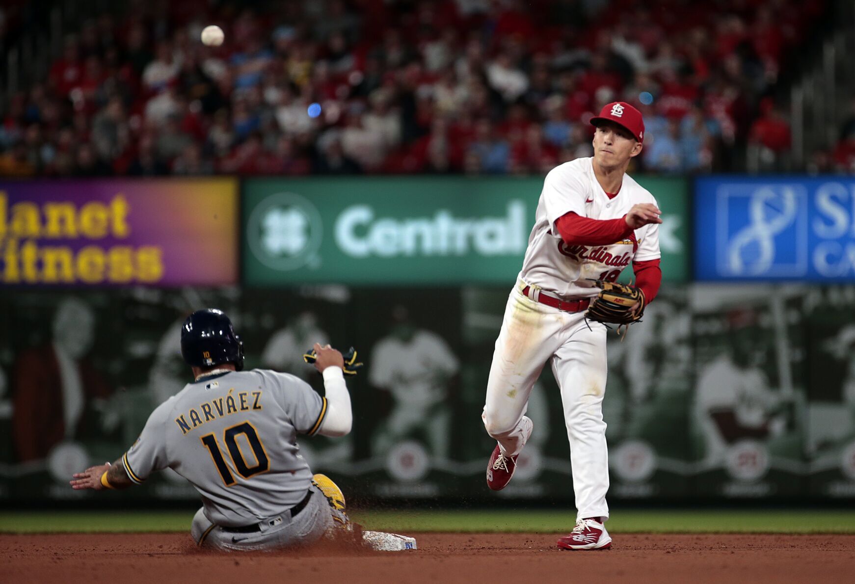 Cardinals, Brewers play at Busch